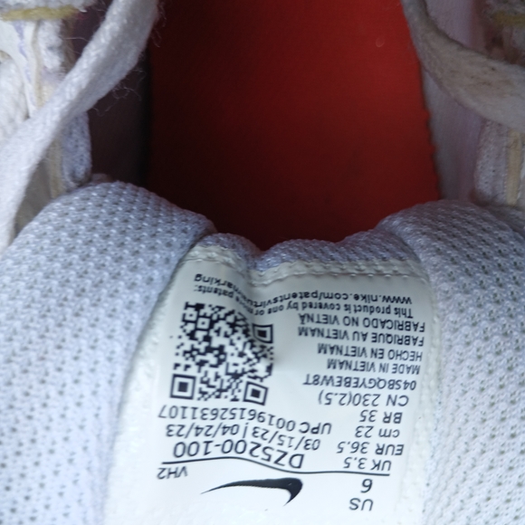 Nike Air White and Black Sneakers with Leopard Accent Size 6 - Picture 9 of 9